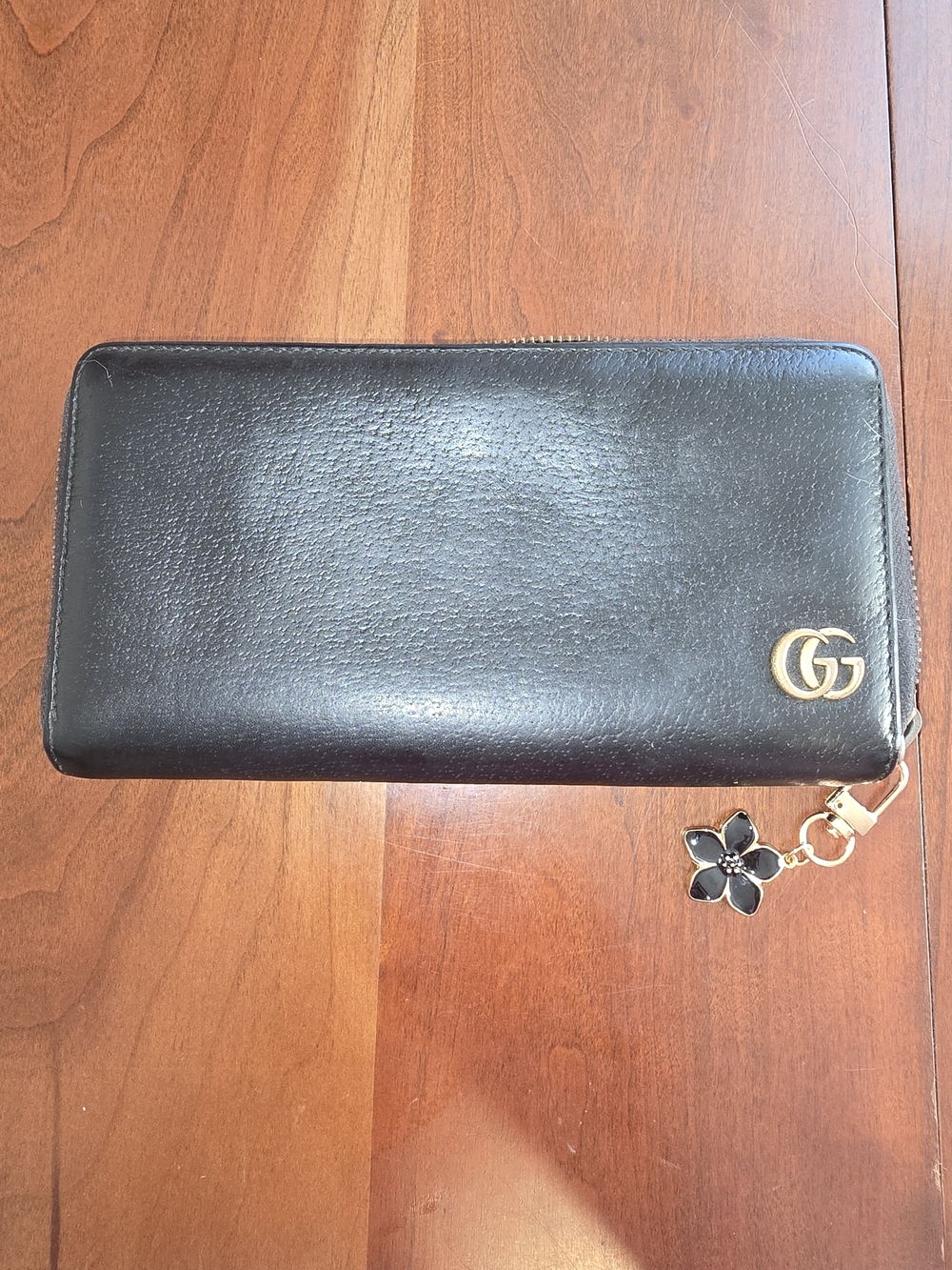 Genuine Gucci Marmont Black Leather Zip Around Wallet with Gold GG Logo, EUC